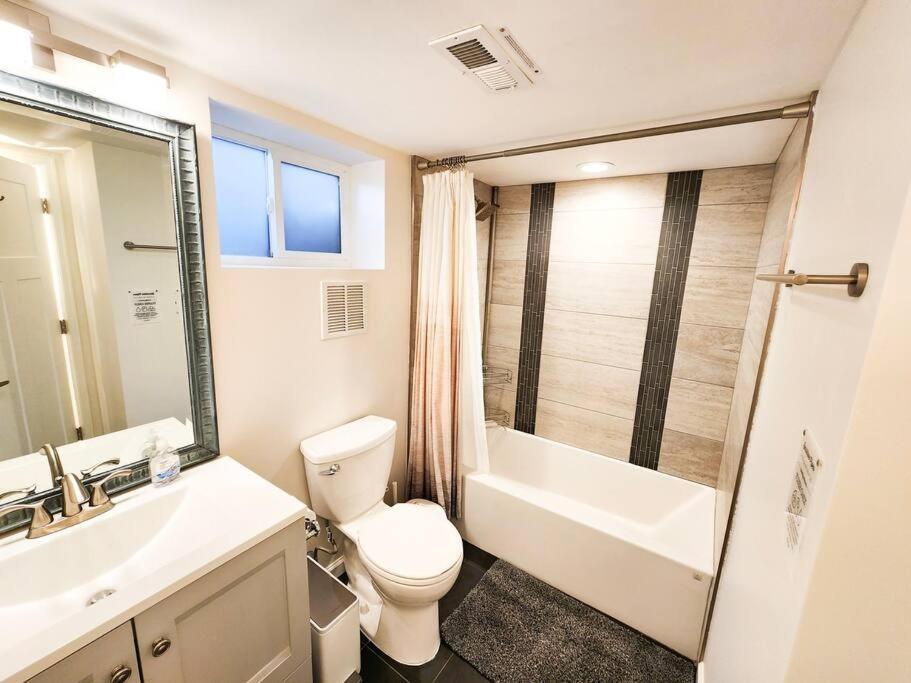 Charming Guest Suite Near Denver Colorado เองเกิลวู้ด ภายนอก รูปภาพ