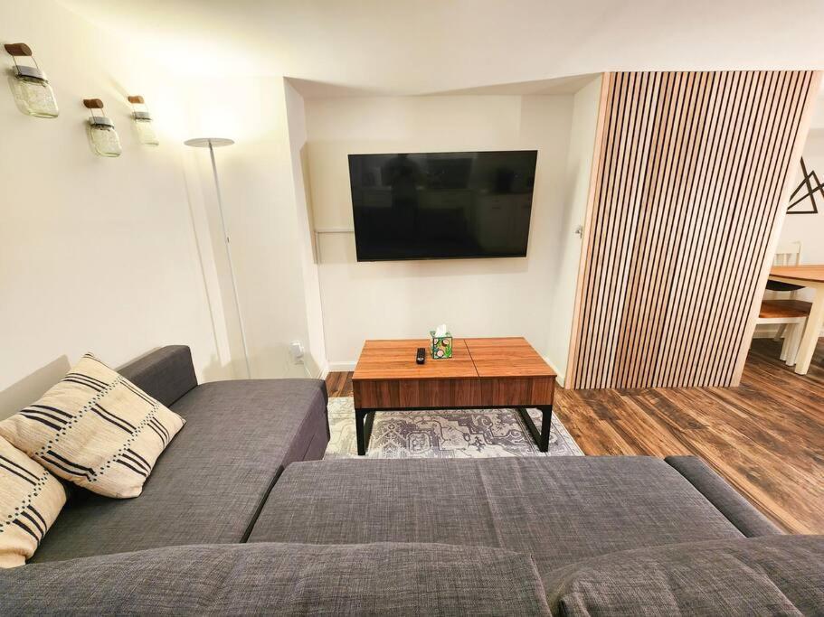 Charming Guest Suite Near Denver Colorado เองเกิลวู้ด ภายนอก รูปภาพ